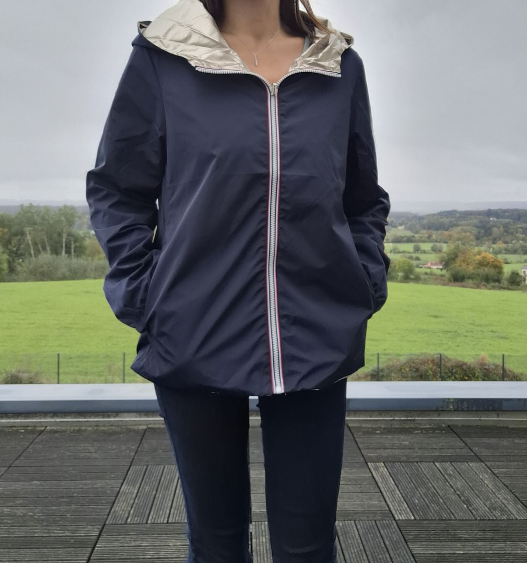 Melya Melody - Manteau court imperméable bleu marine réversible doré - Curvy Melya Melody