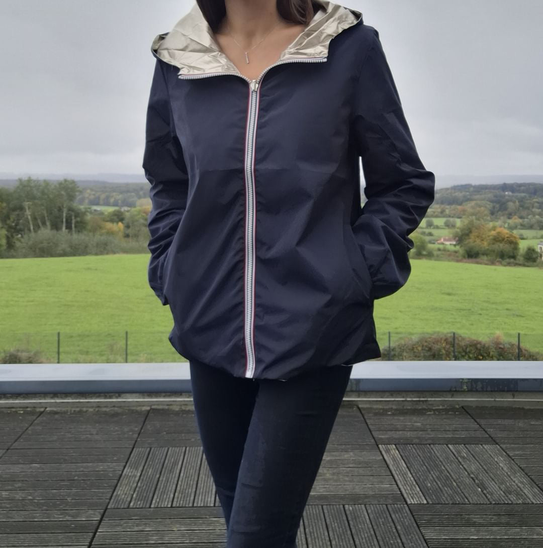 Melya Melody - Manteau court imperméable bleu marine réversible doré - Curvy Melya Melody