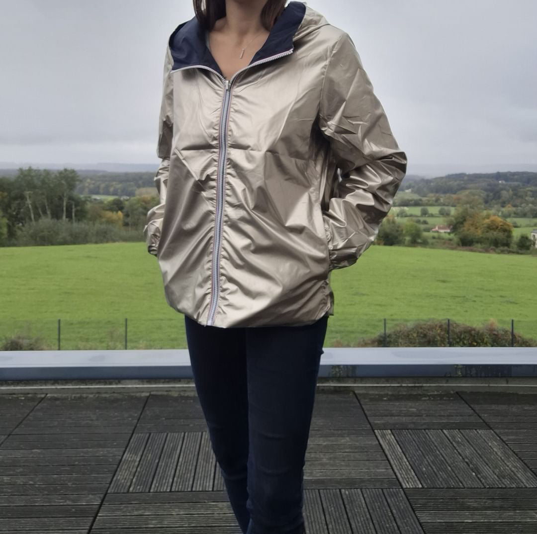Melya Melody - Manteau court imperméable bleu marine réversible doré - Curvy Melya Melody