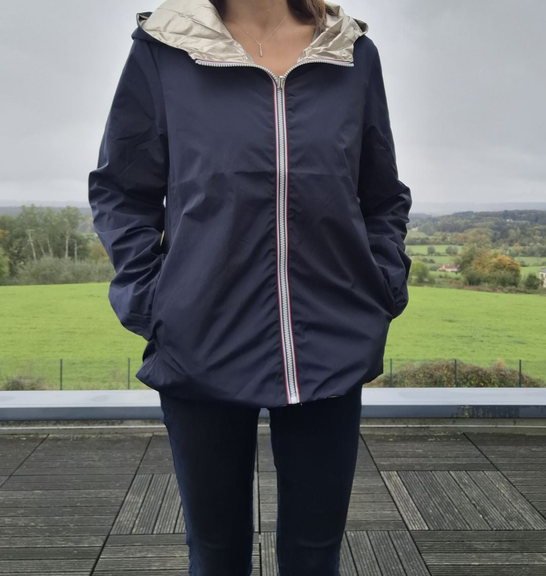 Melya Melody - Manteau court imperméable bleu marine réversible doré - Curvy Melya Melody