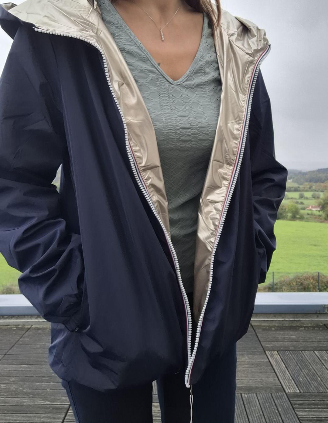 Melya Melody - Manteau court imperméable bleu marine réversible doré - Curvy Melya Melody