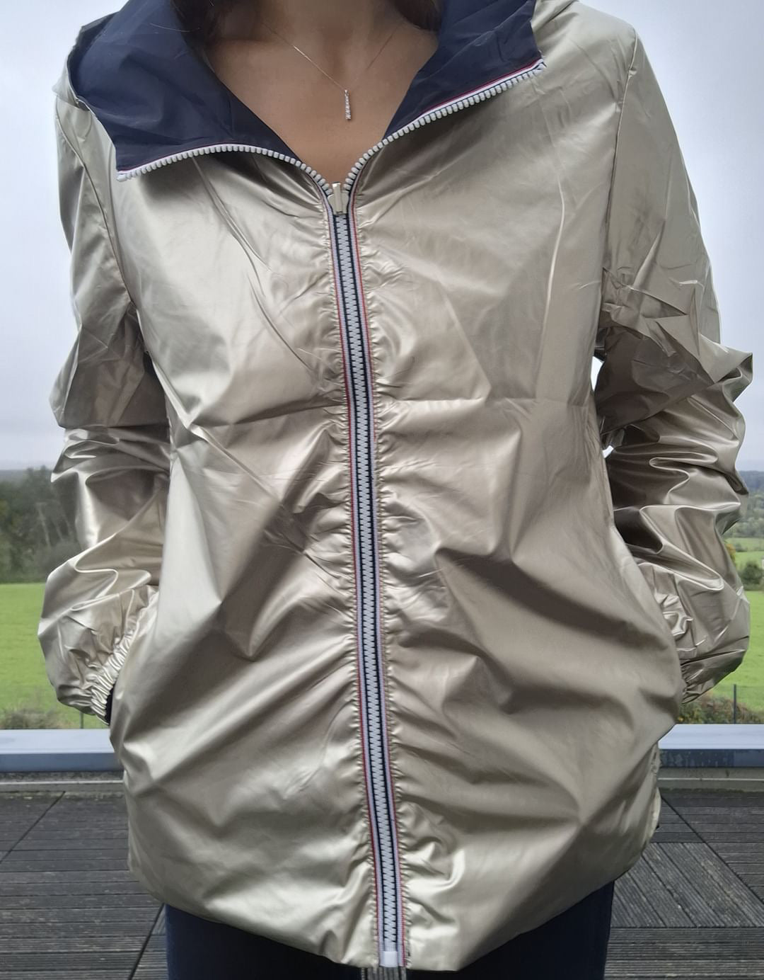 Melya Melody - Manteau court imperméable bleu marine réversible doré - Curvy Melya Melody