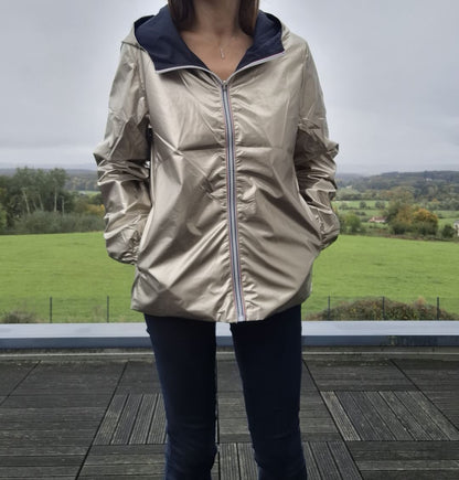 Melya Melody - Manteau court imperméable bleu marine réversible doré - Curvy Melya Melody