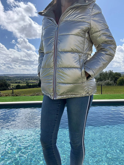 Manteau réversible imperméable Melya Melody pour femme, kaki et doré, avec capuche et finition élégante.