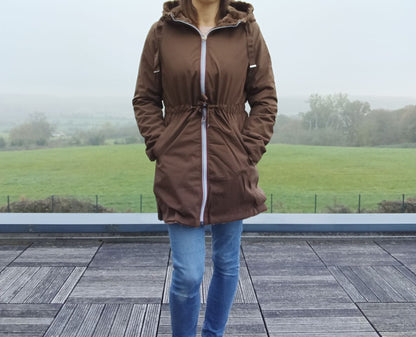 New Lolo - Manteau long MARRON réversible, imperméable et complètement fourré resserrable à la taille - Curvy - Le Petit Placard