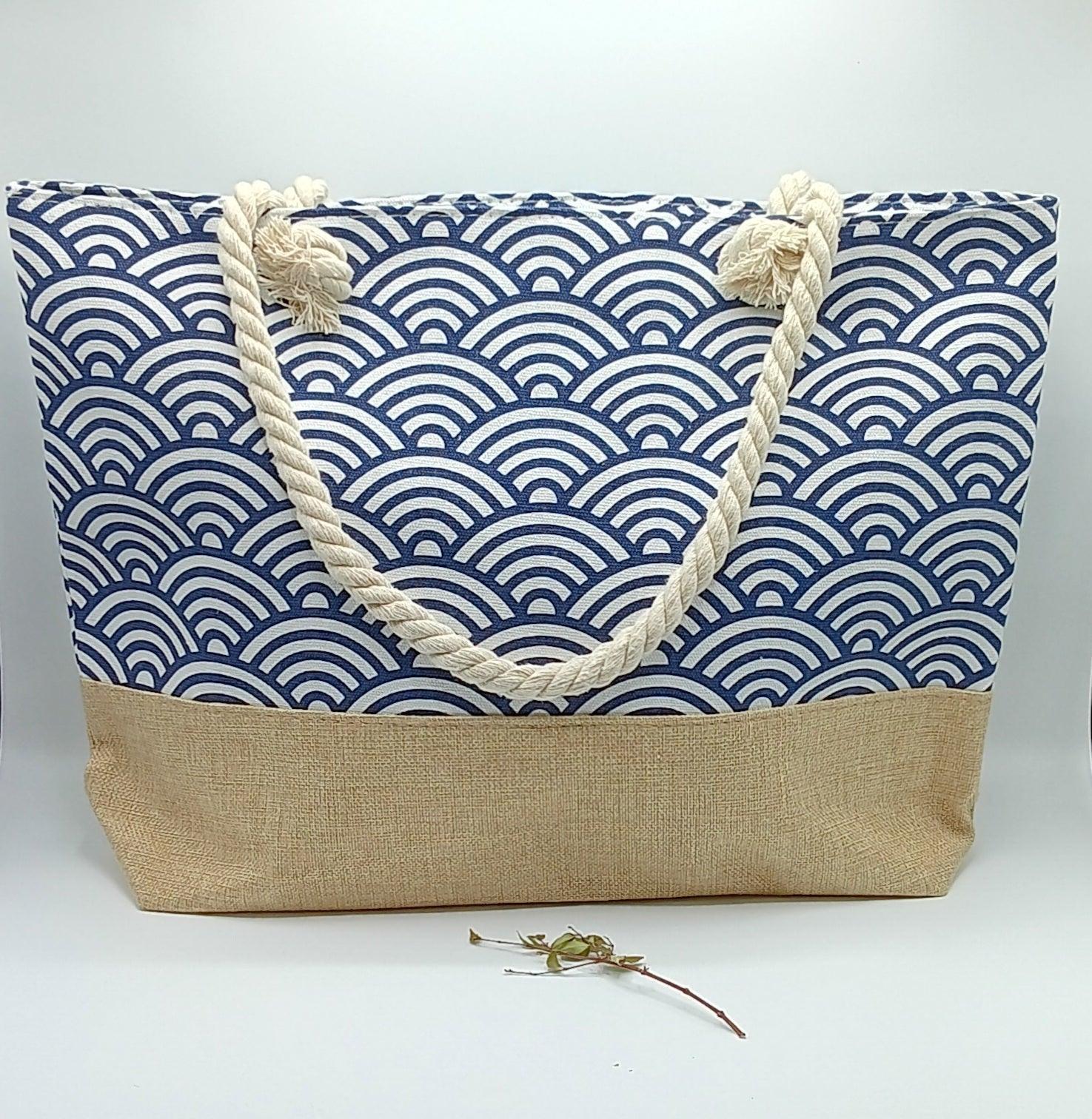 Sac à main de plage porté à l’épaule bleu motifs vagues - Le Petit Placard