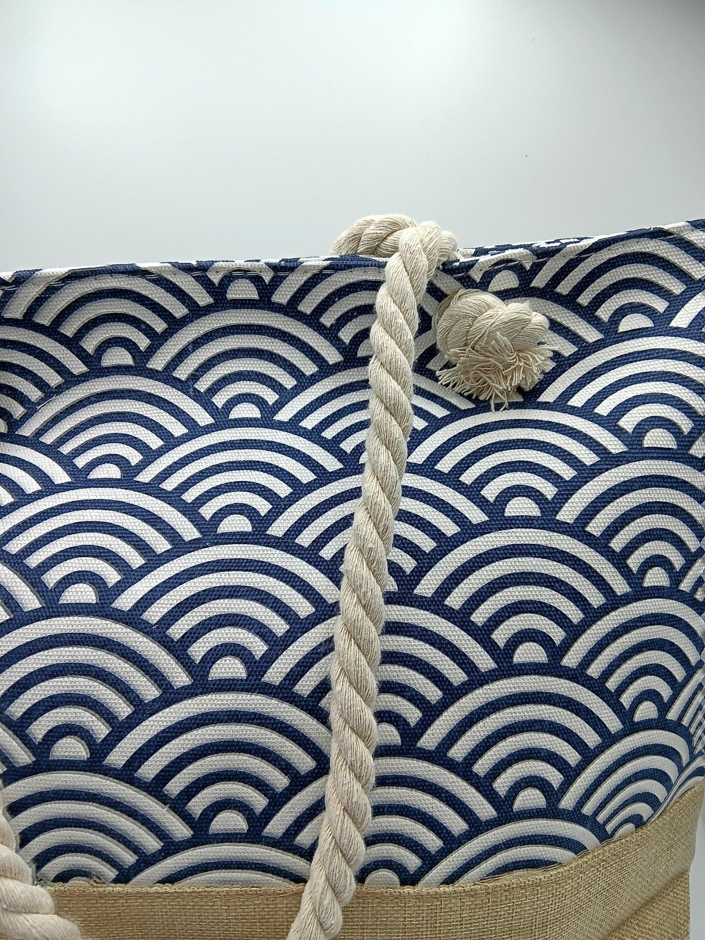 Sac à main de plage porté à l’épaule bleu motifs vagues - Le Petit Placard