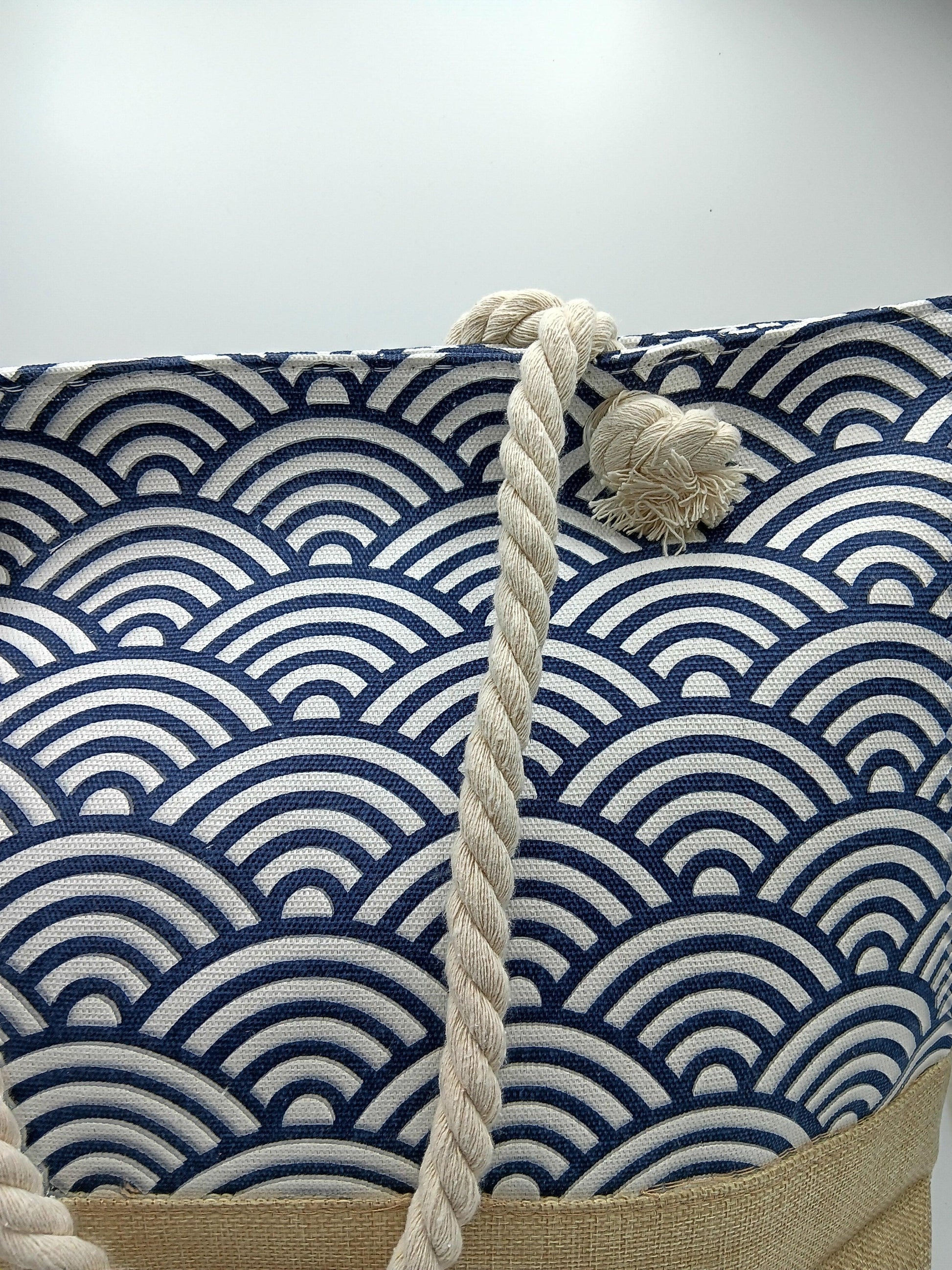 Sac à main de plage porté à l’épaule bleu motifs vagues - Le Petit Placard