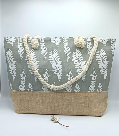 Sac à main de plage porté à l’épaule gris motifs plumes - Le Petit Placard