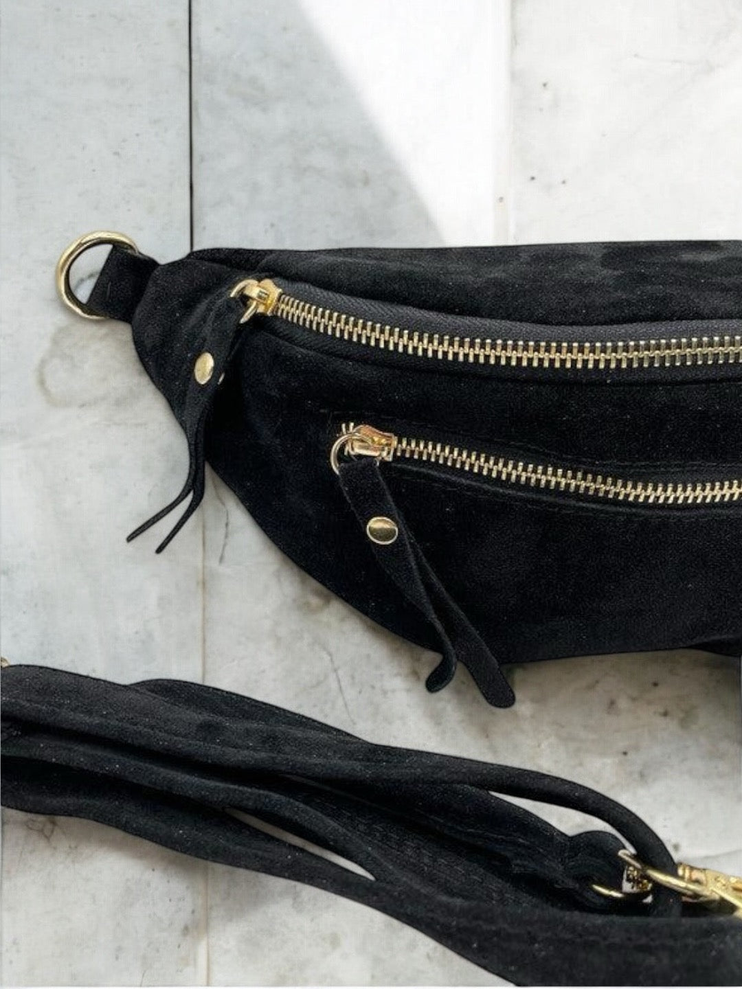 Sac banane croute de cuir velours 2 poches noir - Le Petit Placard