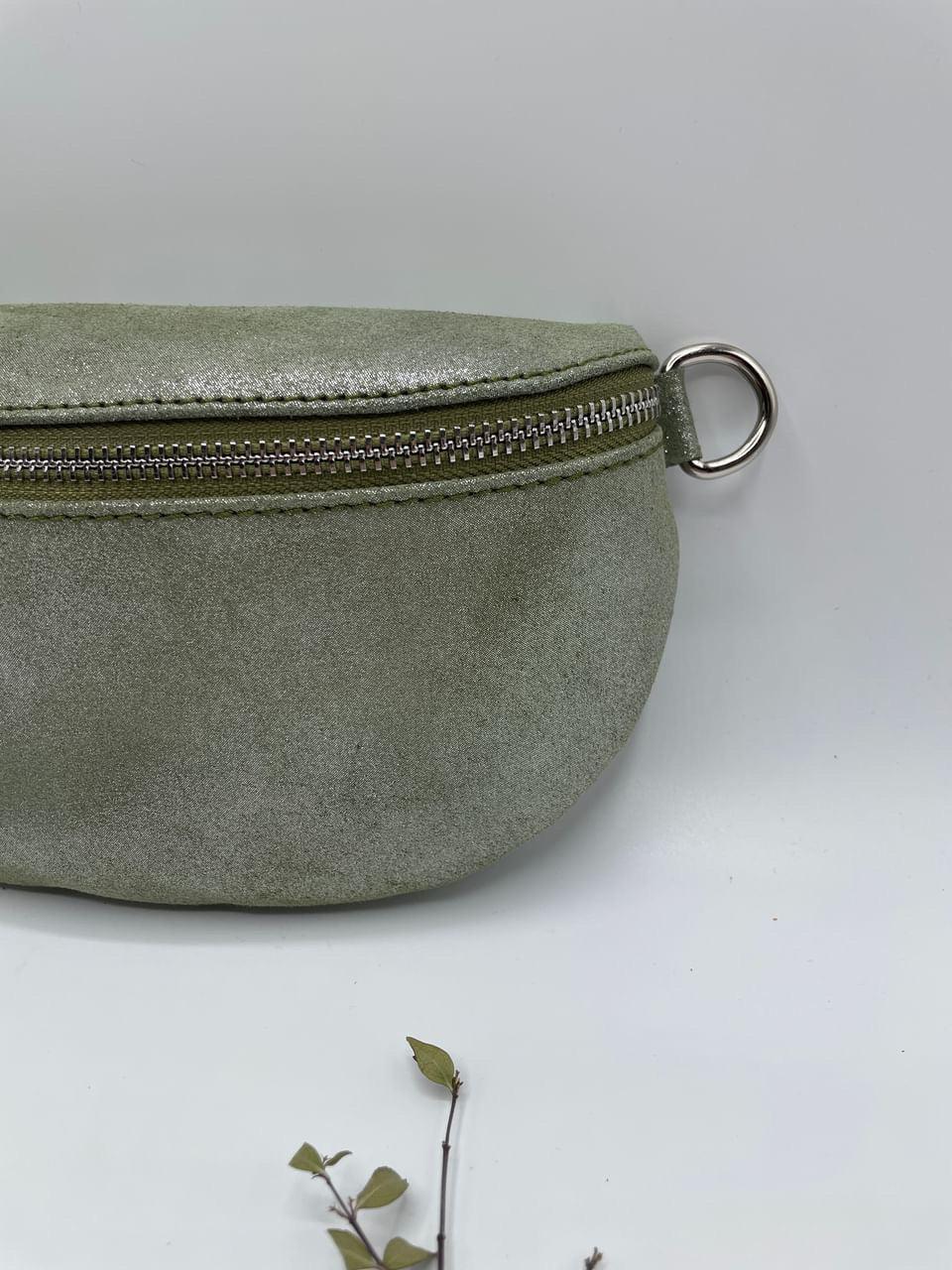 Sac banane cuir kaki irisé petit format - Le Petit Placard