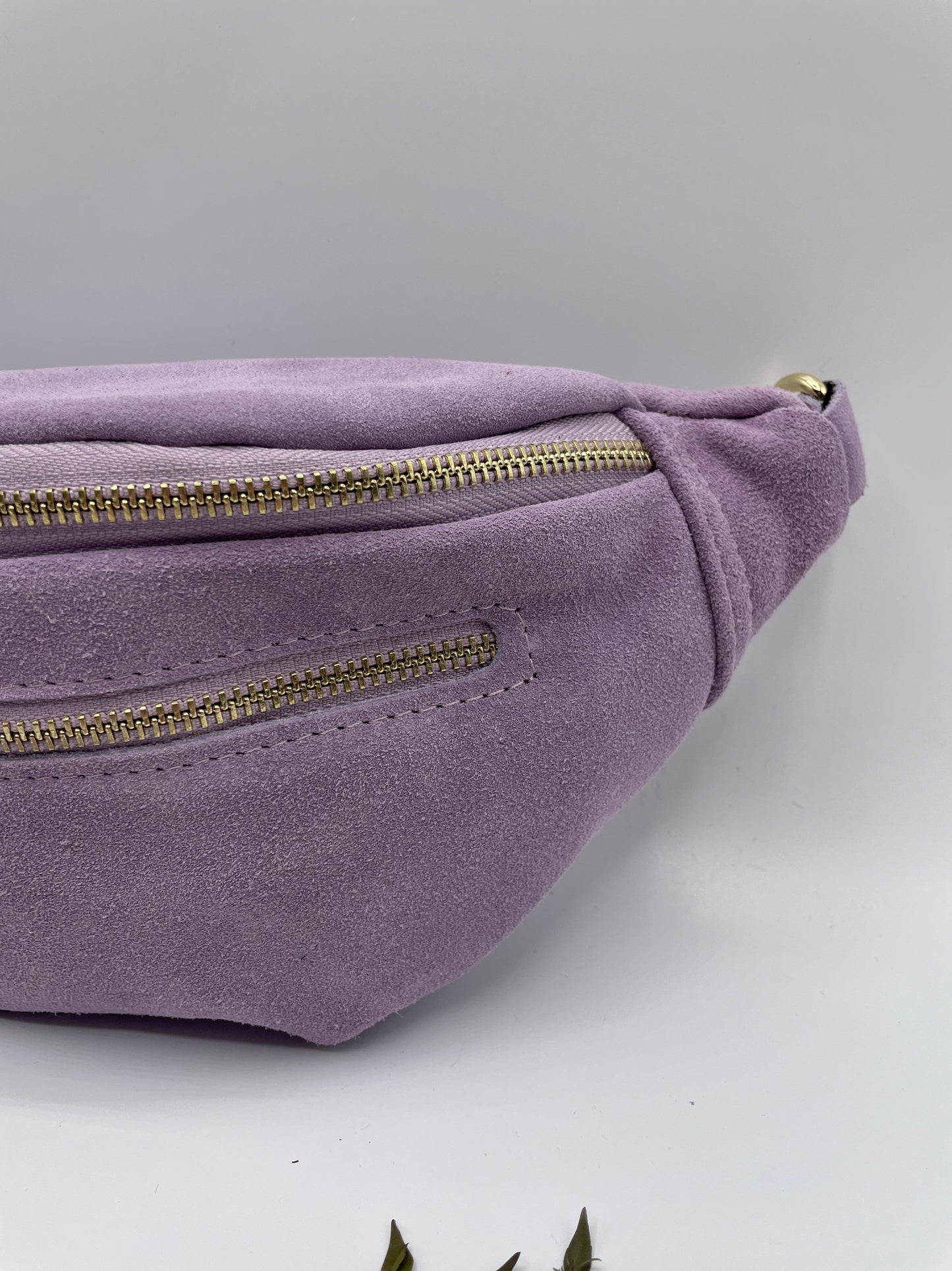 Sac banane cuir velours daim 2 poches lilas - Le Petit Placard