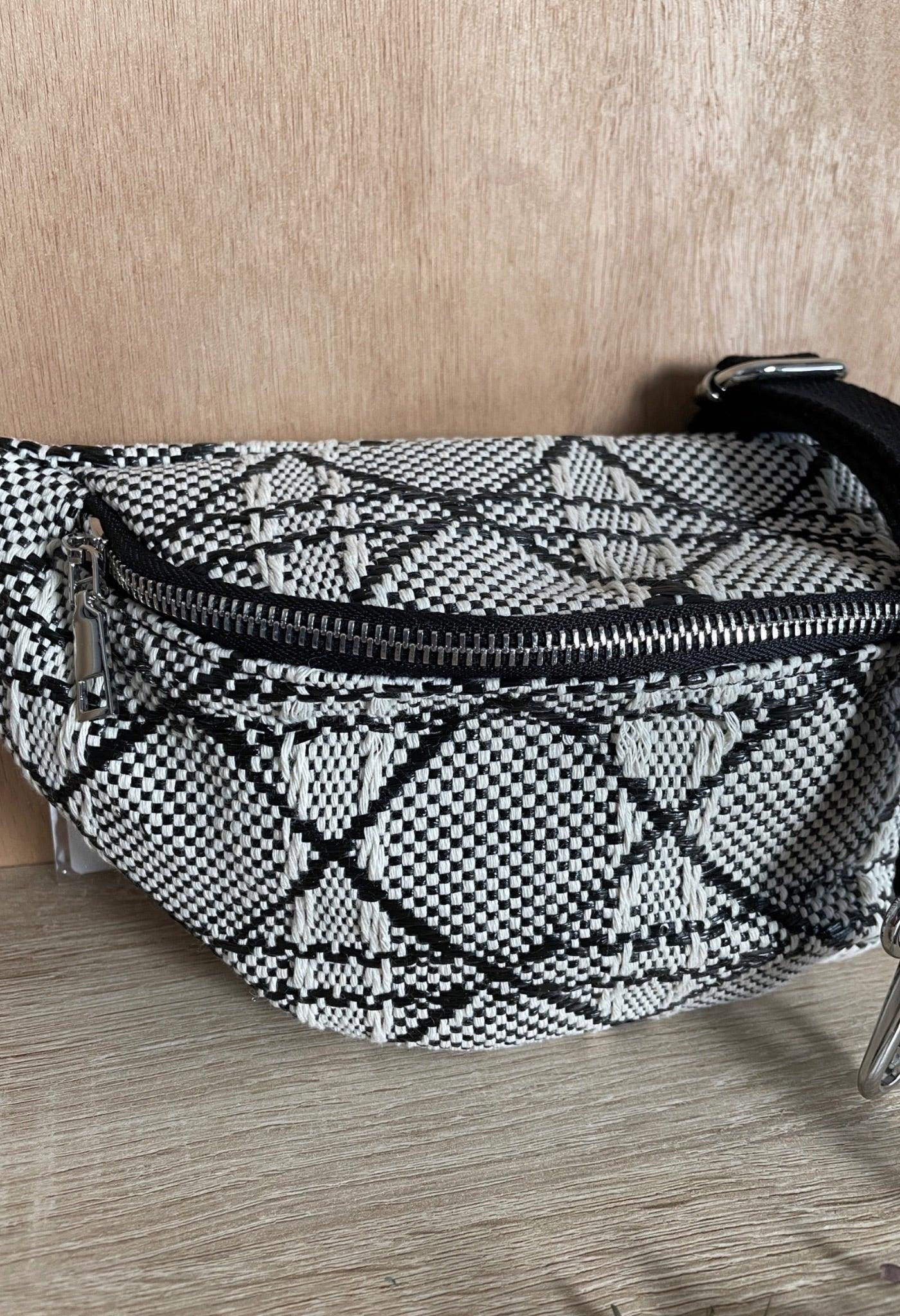 Sac banane effet tissu tressé noir et blanc - Le Petit Placard