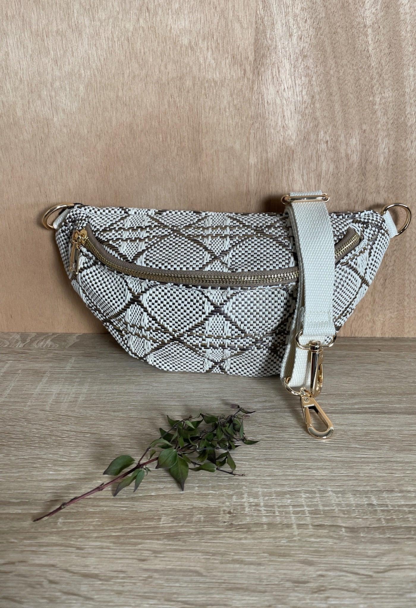 Sac banane effet tissu tressé taupe et crème - Le Petit Placard