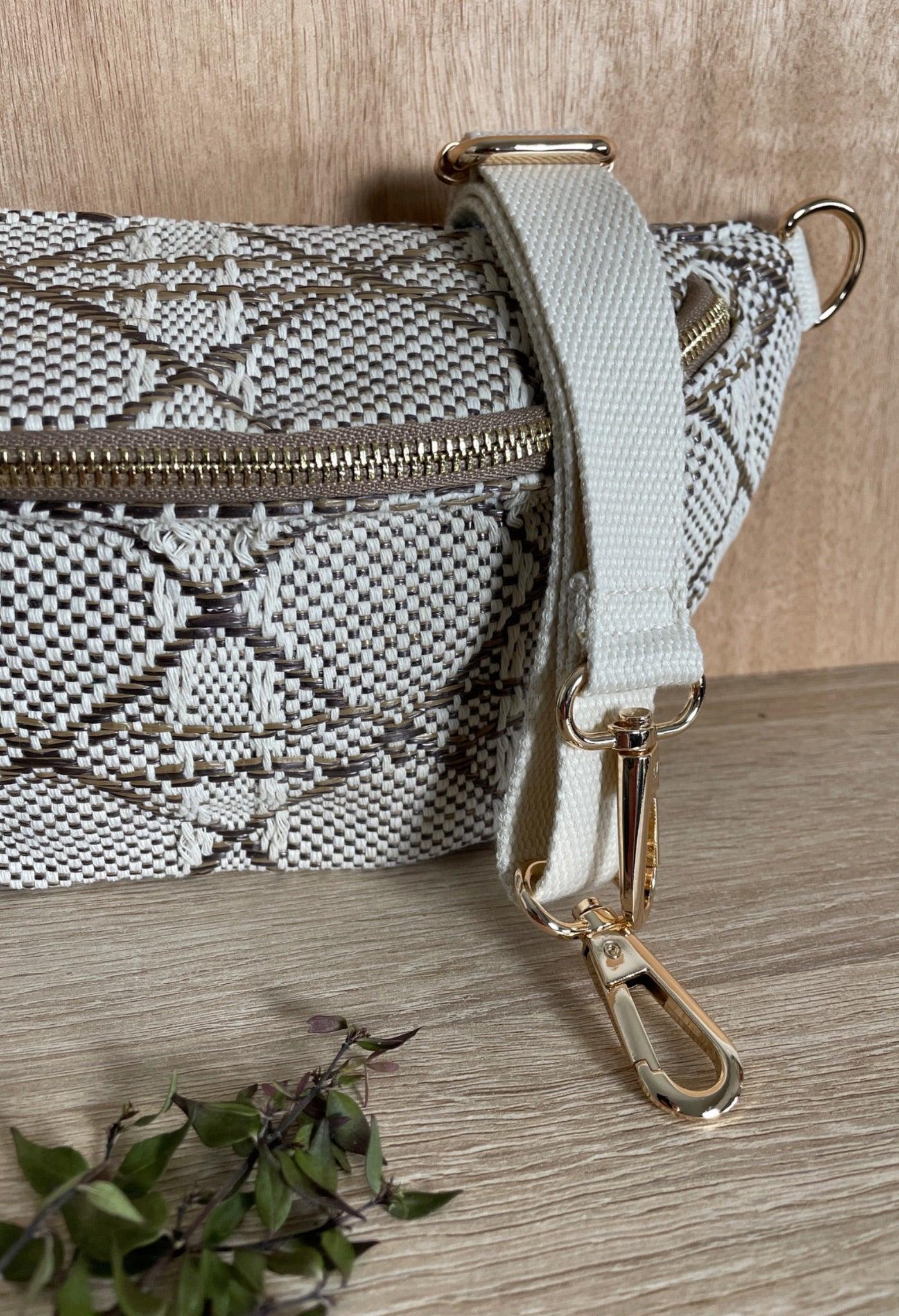 Sac banane effet tissu tressé taupe et crème - Le Petit Placard