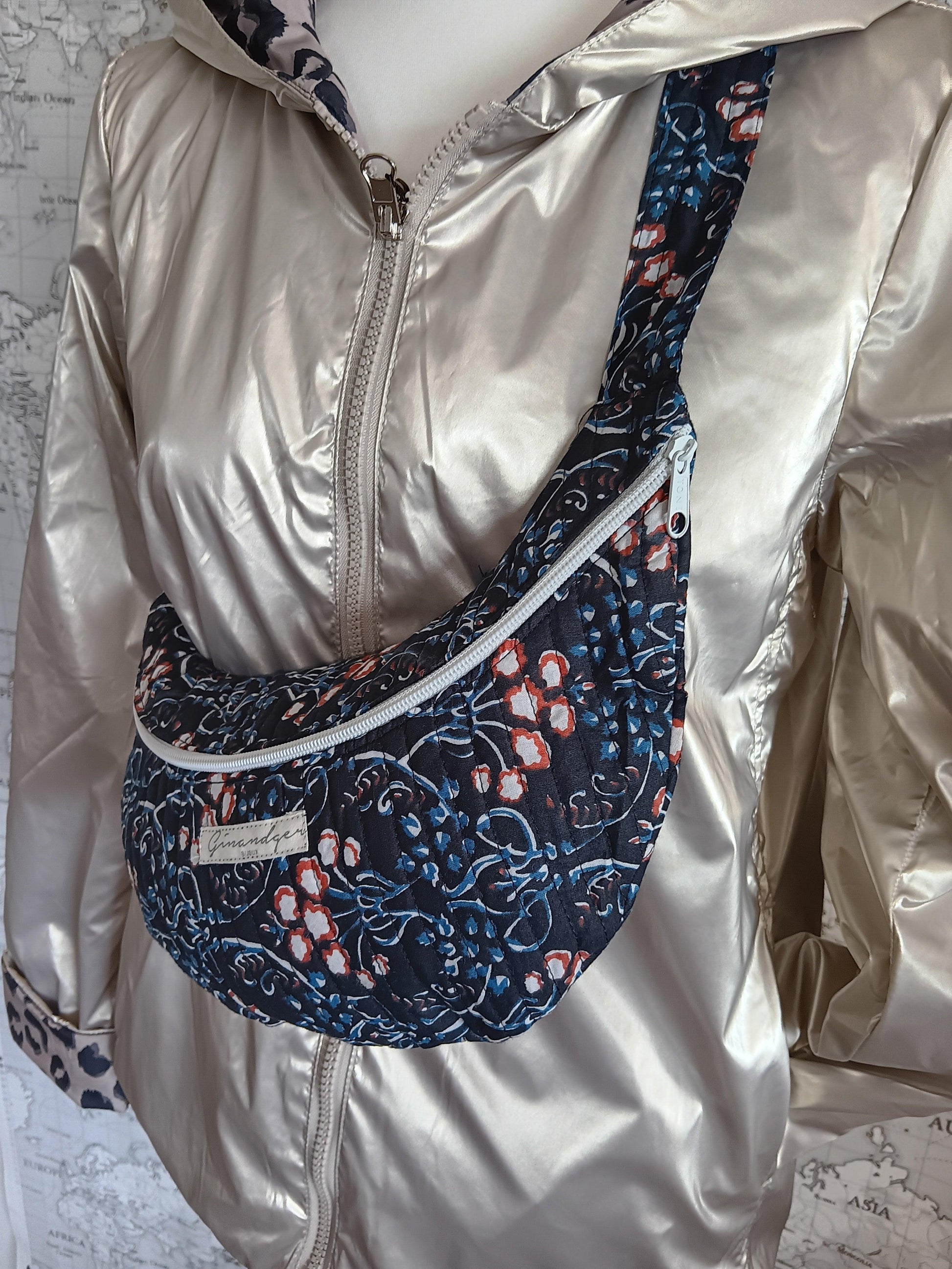 Sac banane en coton fin sans doublure fleuri rouge et bleu - Le Petit Placard