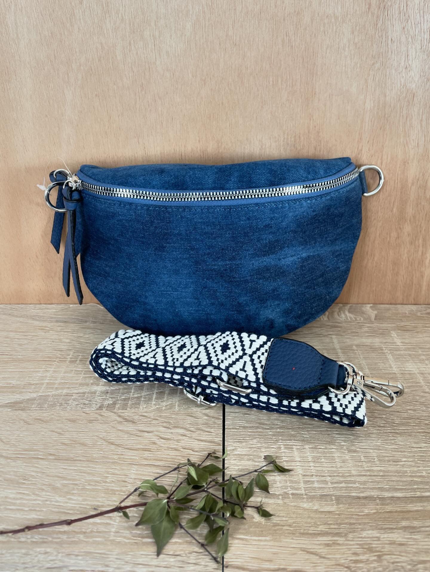 Sac banane en tissu jean bleu foncé sangle fantaisie - Le Petit Placard