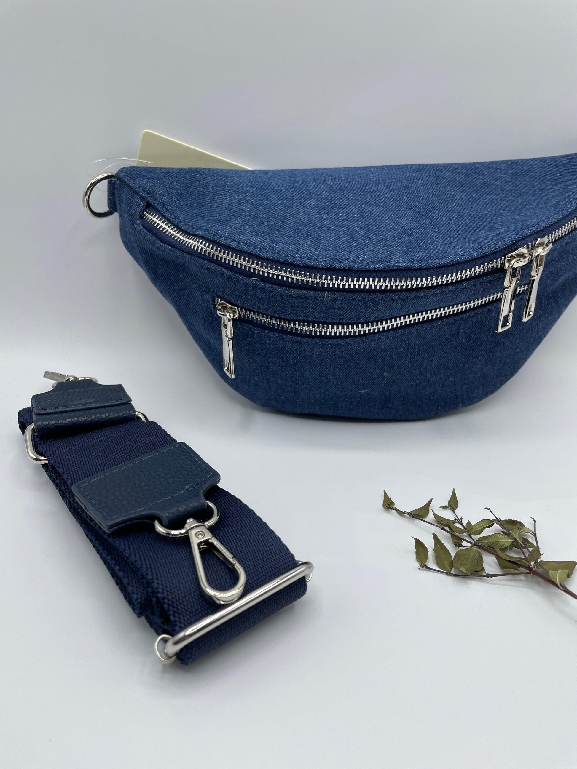 Sac banane en tissu matiere jean bleu foncé 2 poches - Le Petit Placard