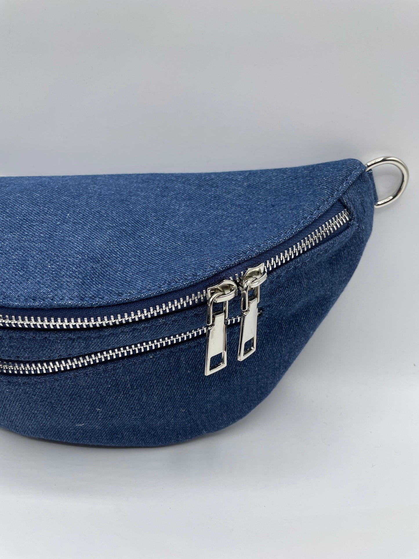 Sac banane en tissu matiere jean bleu foncé 2 poches - Le Petit Placard