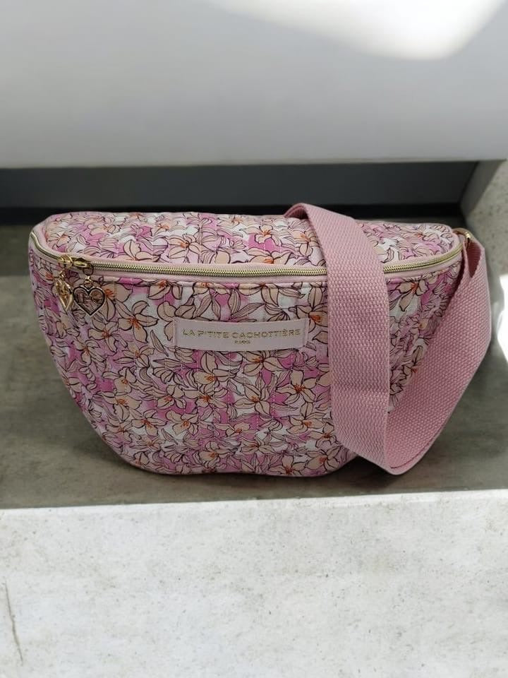 Sac banane fleuri rose en coton liberty – vue principale – Le Petit Placard
