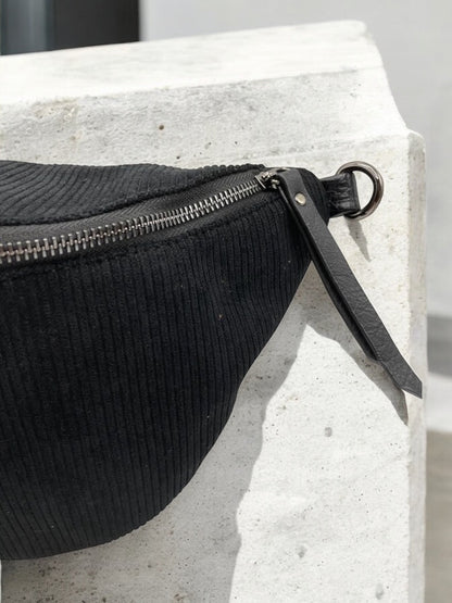 Sac banane noir en velours côtelé avec étoile en strass - Le Petit Placard