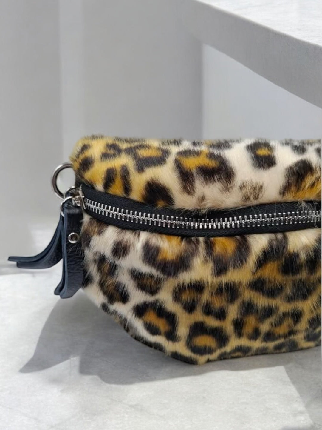 Sac banane peluche fausse fourrure à motif léopard effet poil - Le Petit Placard