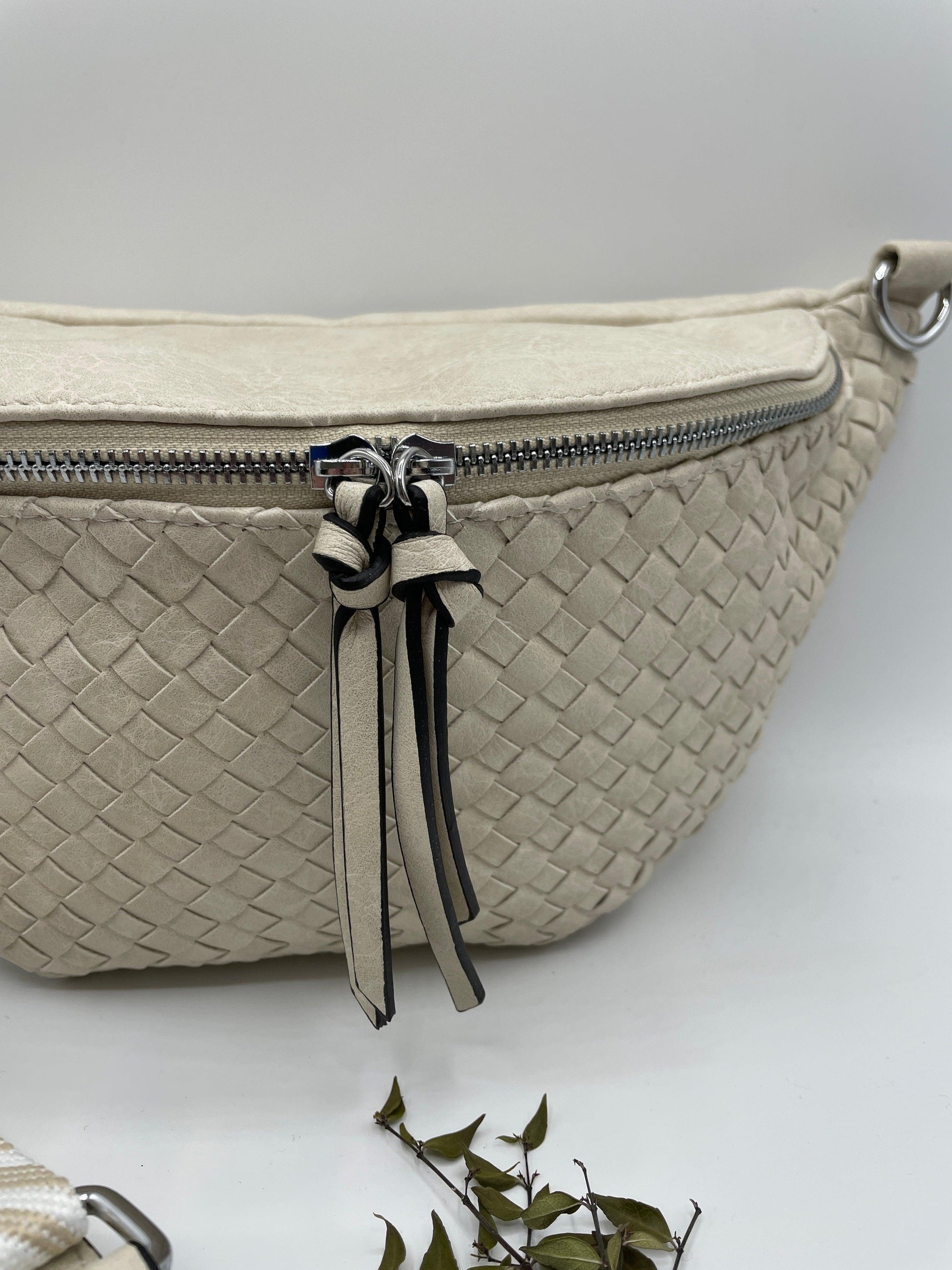 Sac banane simili cuir beige effet tressage bandoulière fantaisie - Le Petit Placard