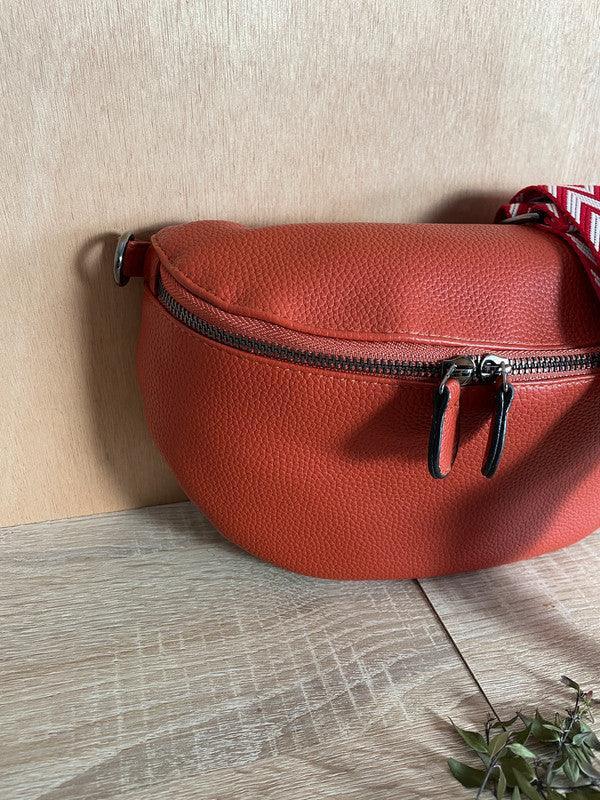 Sac banane simili cuir rouge brique sangle fantaisie - Le Petit Placard