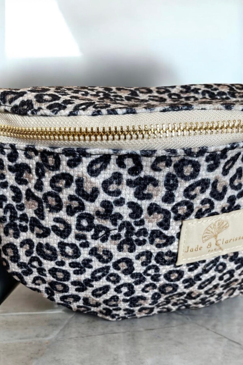 Sac banane tissu coton Jade et Clarisse motifs leopard noir et blanc - Le Petit Placard