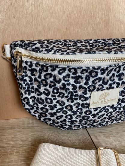 Sac banane tissu coton Jade et Clarisse motifs leopard noir et blanc - Le Petit Placard