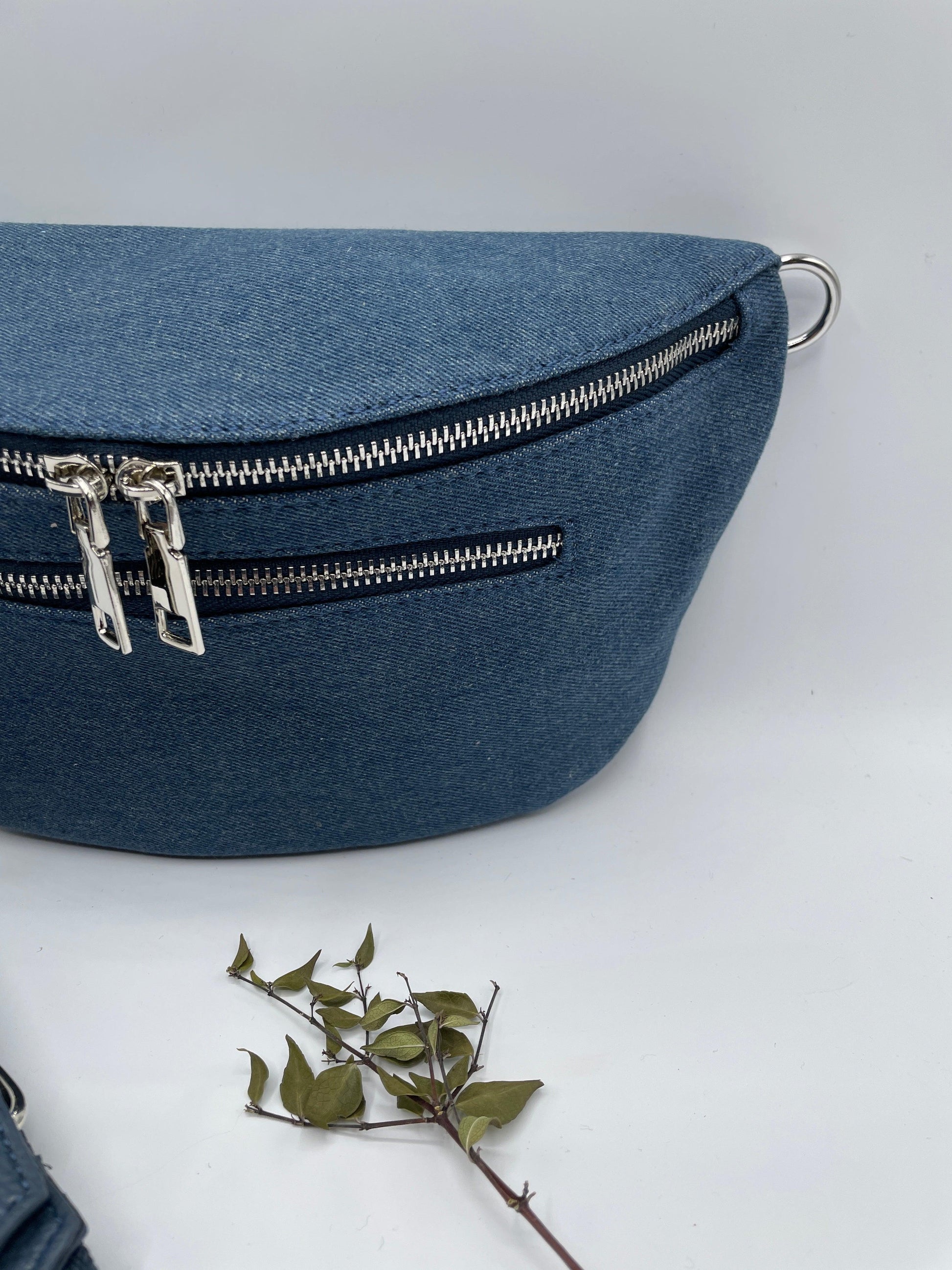 Sac banane tissu jean bleu foncé 2 poches - Le Petit Placard