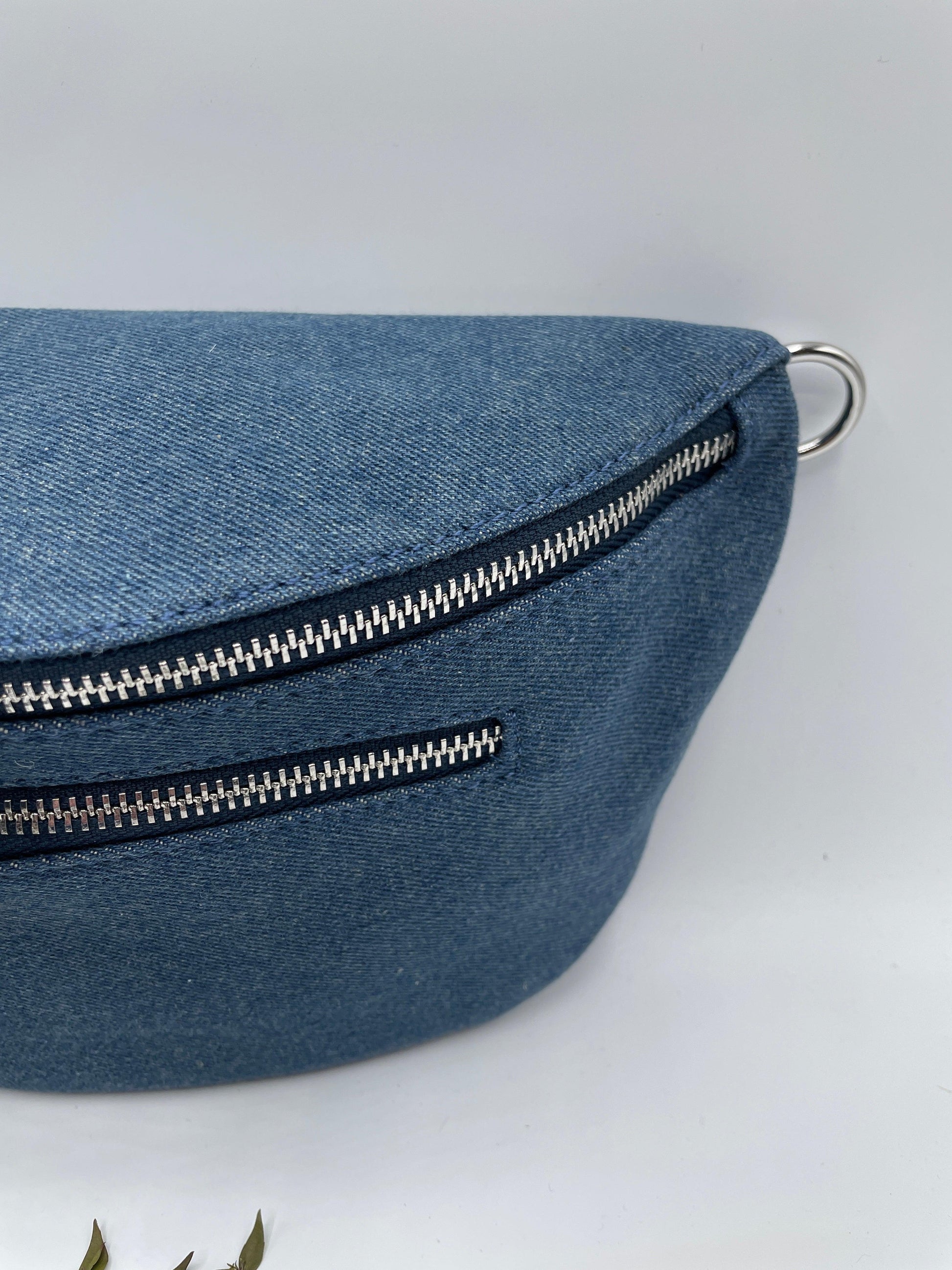 Sac banane tissu jean bleu foncé 2 poches - Le Petit Placard