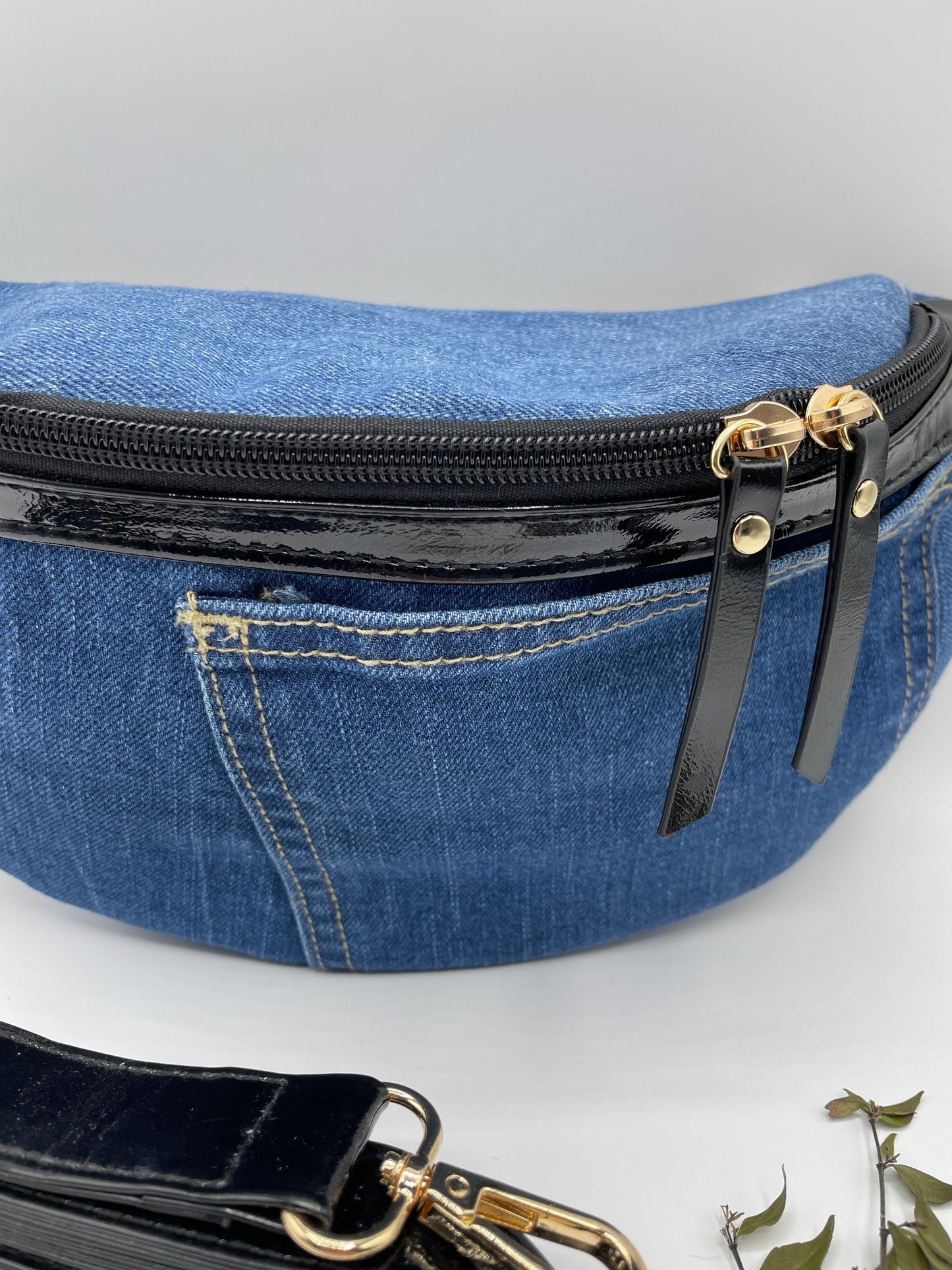 Sac banane tissu jean foncé et noir - Le Petit Placard