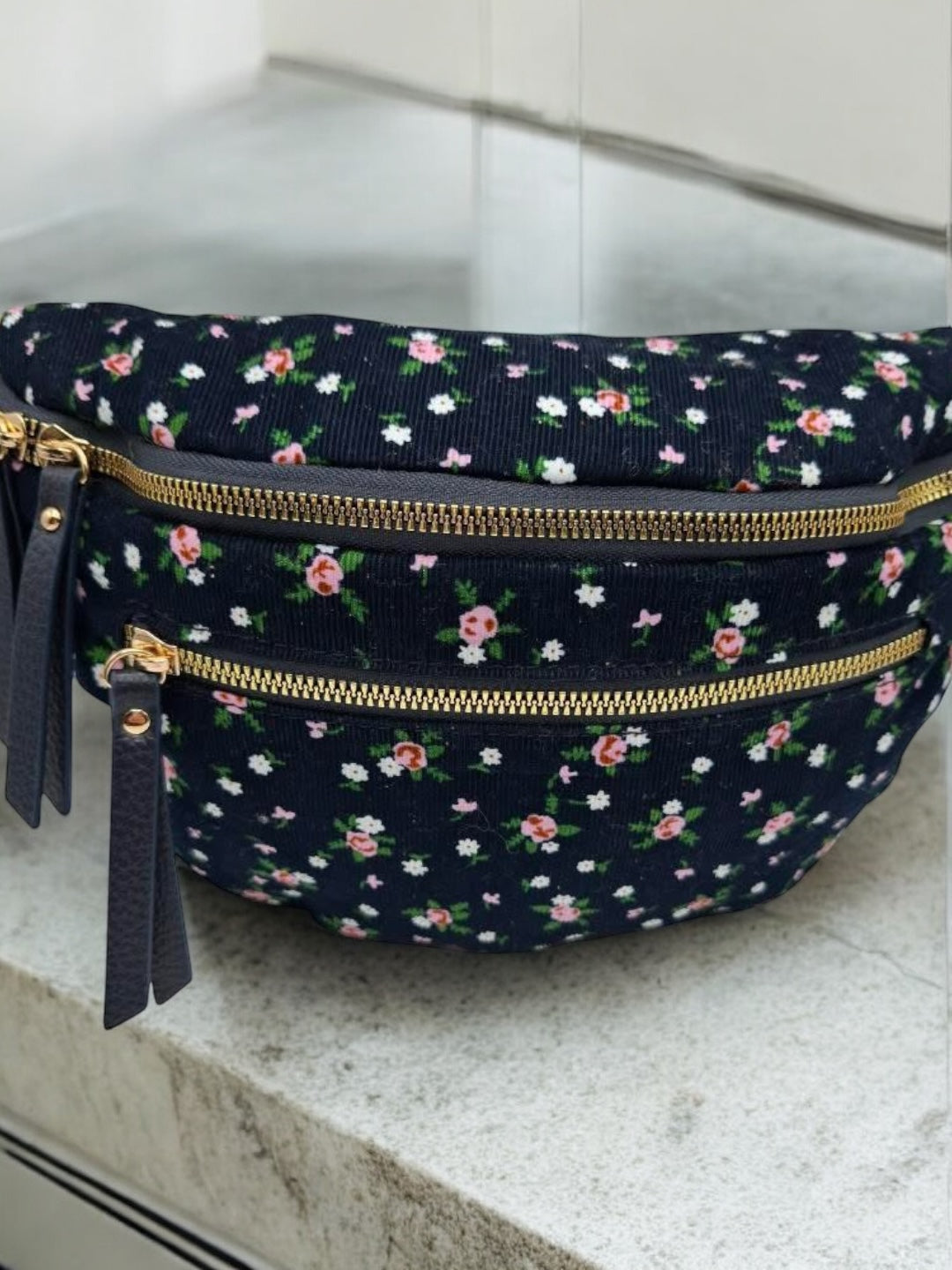 Sac banane velours côtelé très fin fleuri bleu marine foncé avec porte-monnaie assorti - Le Petit Placard