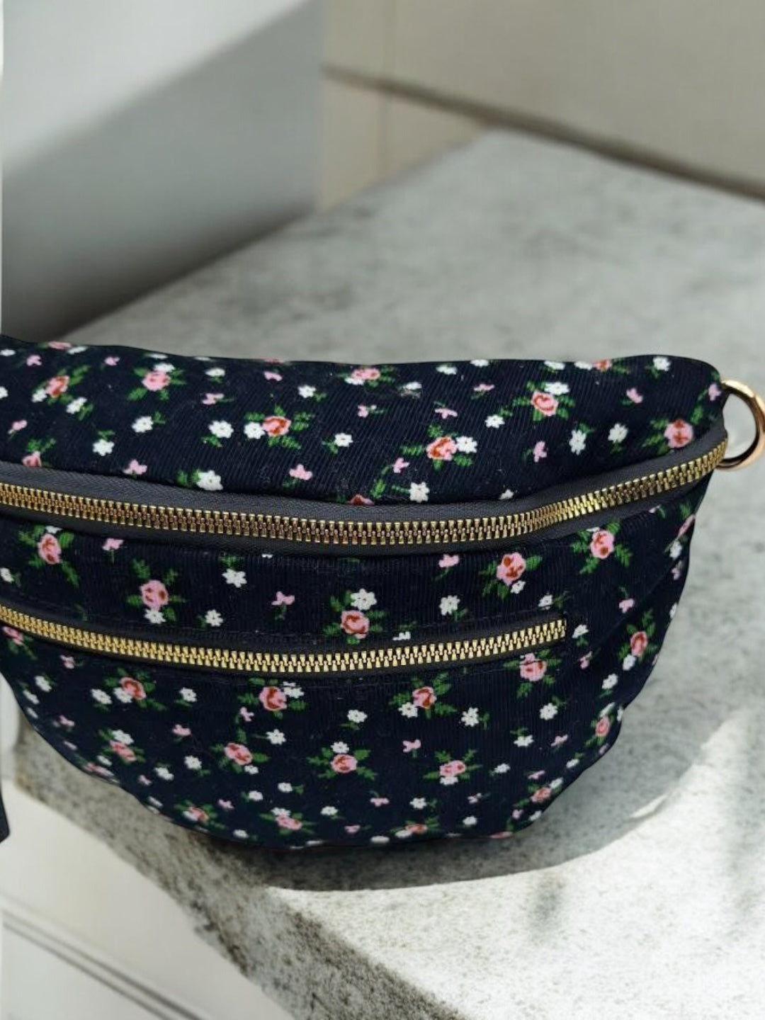 Sac banane velours côtelé très fin fleuri bleu marine foncé avec porte-monnaie assorti - Le Petit Placard