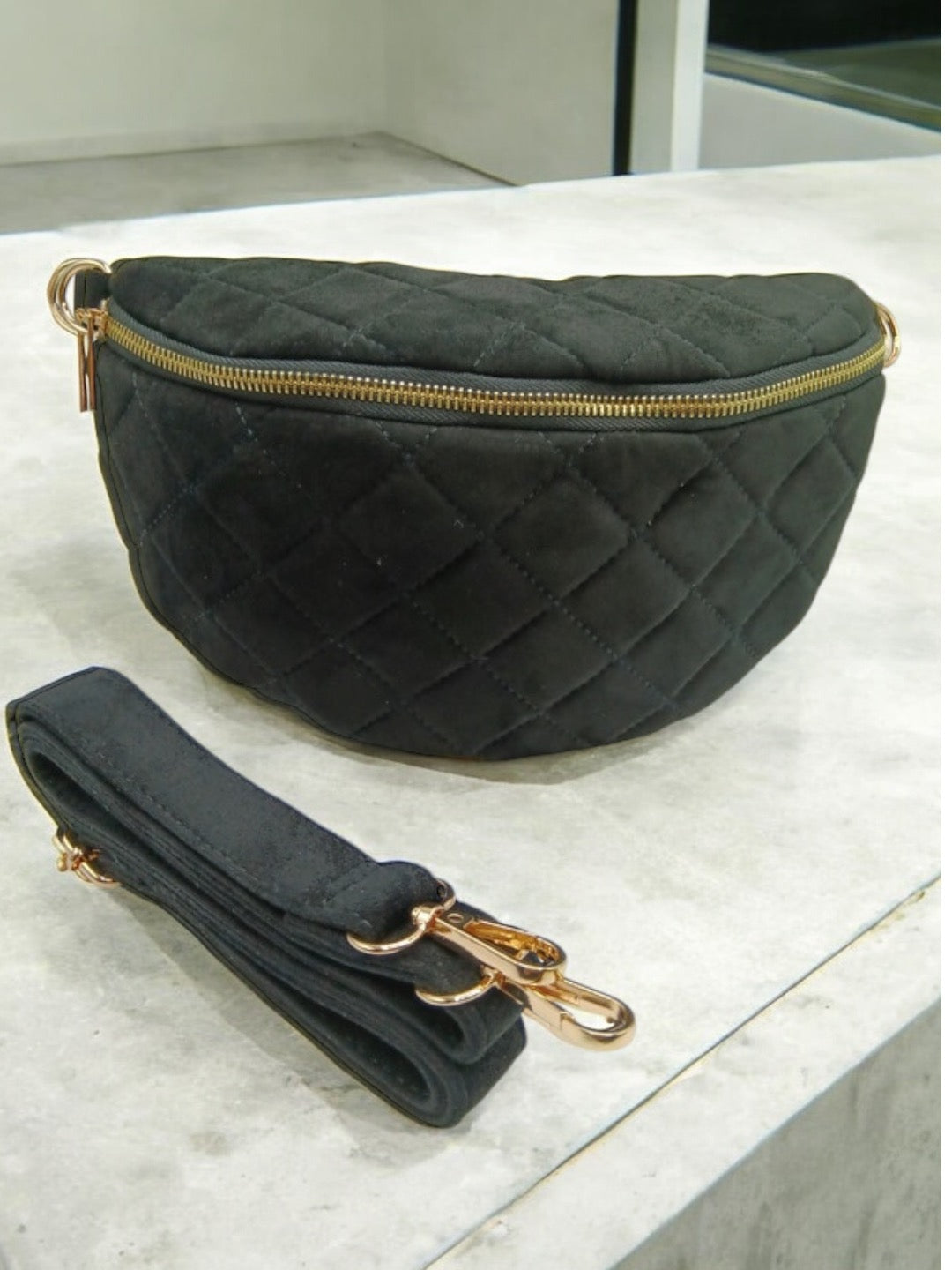 Sac banane velours motifs capitons noir - Le Petit Placard