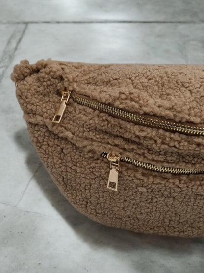 Sac banane XL peluche moumoute beige taupe avec bandouliere moumoute - Le Petit Placard