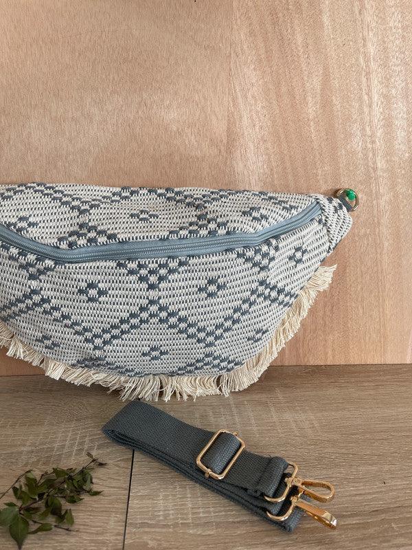 Sac banane XXL tissu tressé franges beige gris - Le Petit Placard