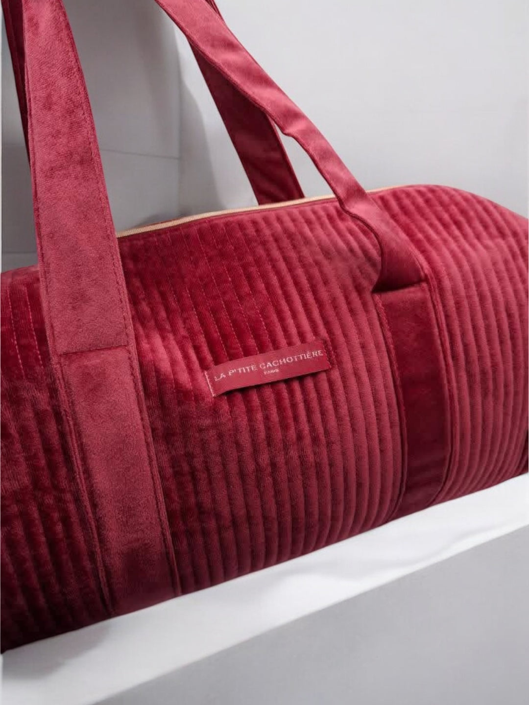 Sac polochon en coton velours matelassé fuschia 'la ptite cachotiere' - Le Petit Placard