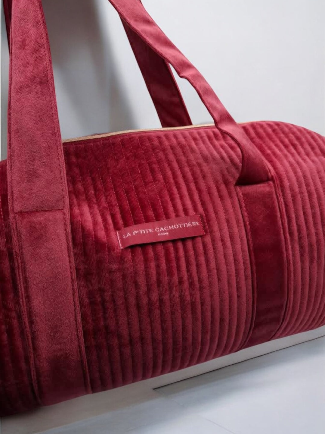 Sac polochon en coton velours matelassé fuschia 'la ptite cachotiere' - Le Petit Placard