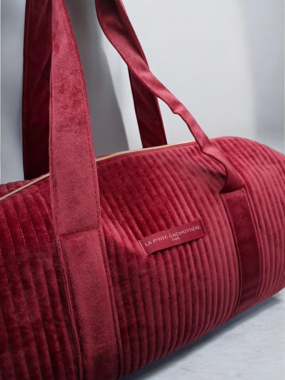 Sac polochon en coton velours matelassé fuschia 'la ptite cachotiere' - Le Petit Placard