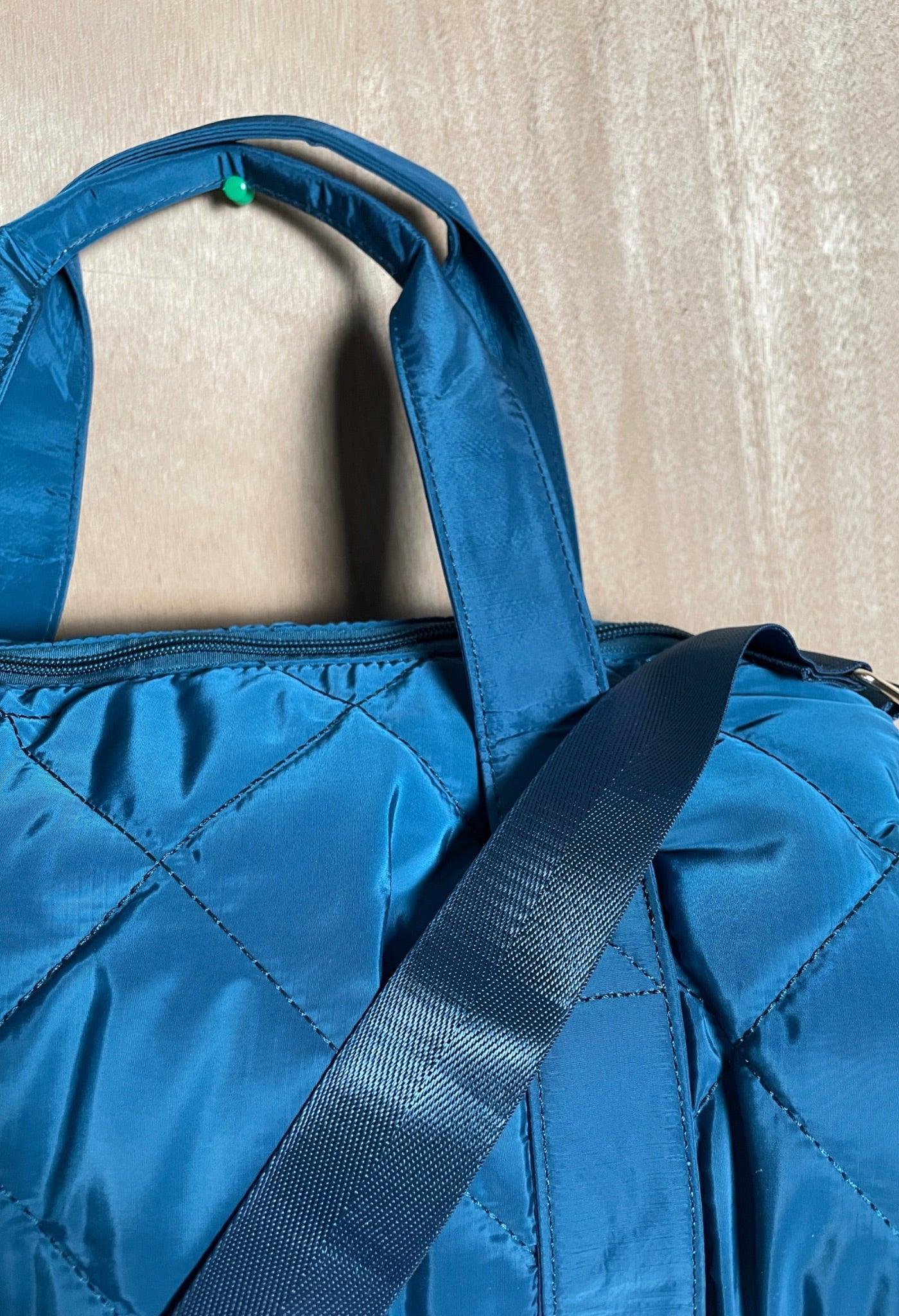 Sac polochon matelassé bleu avec anses et bandoulière réglable - Le Petit Placard