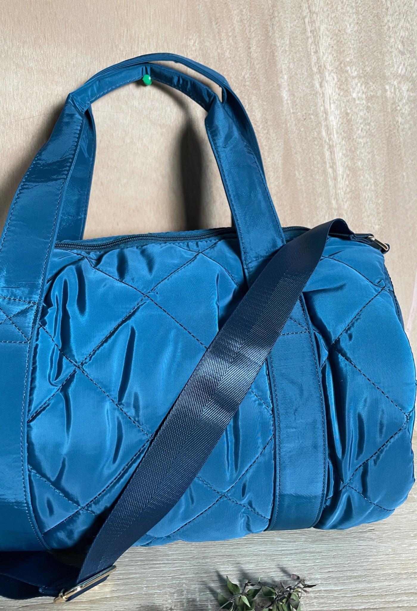 Sac polochon matelassé bleu avec anses et bandoulière réglable - Le Petit Placard