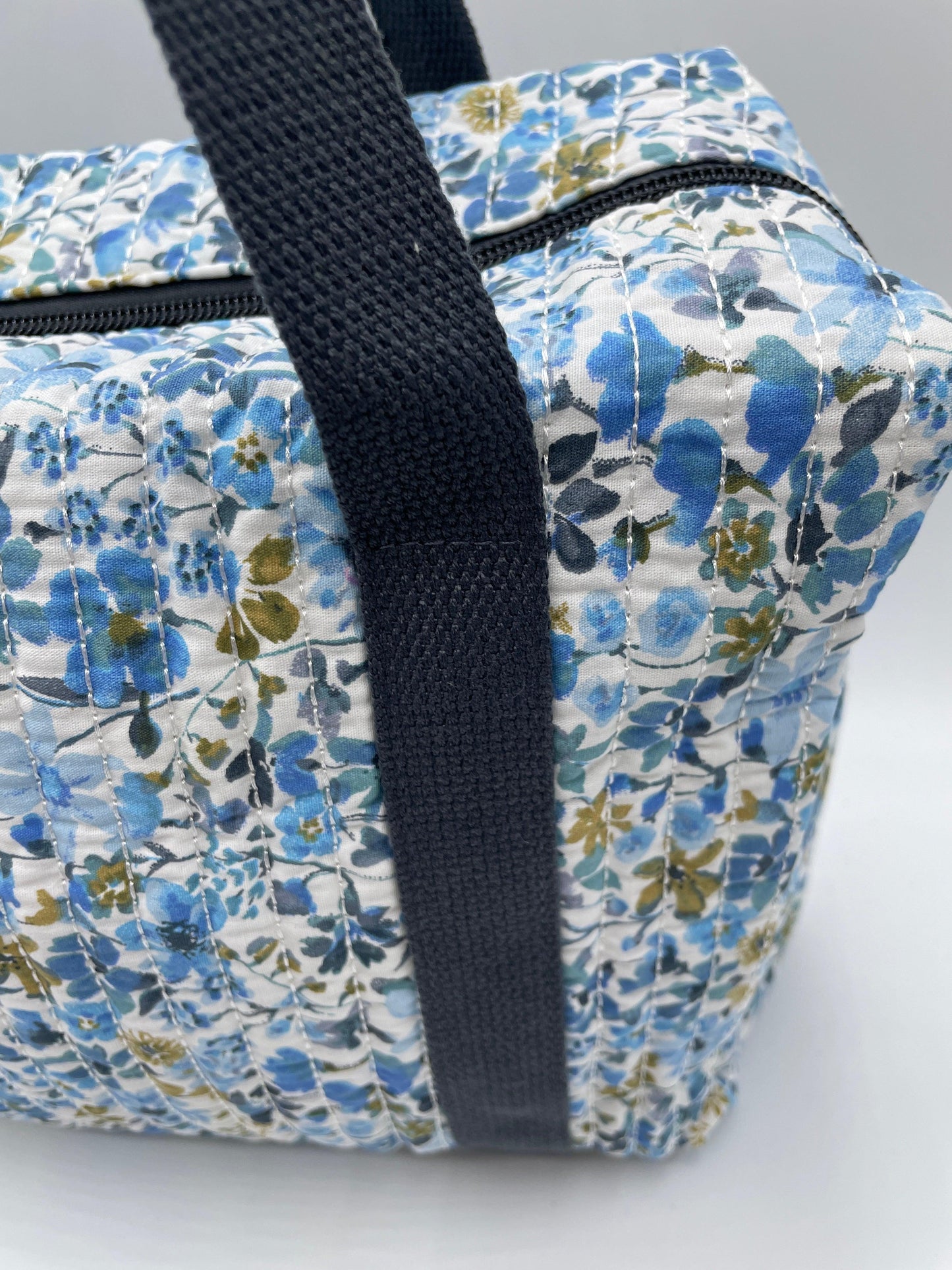 Sac week end voyage coton matelassé liberty bleu foncé - Le Petit Placard