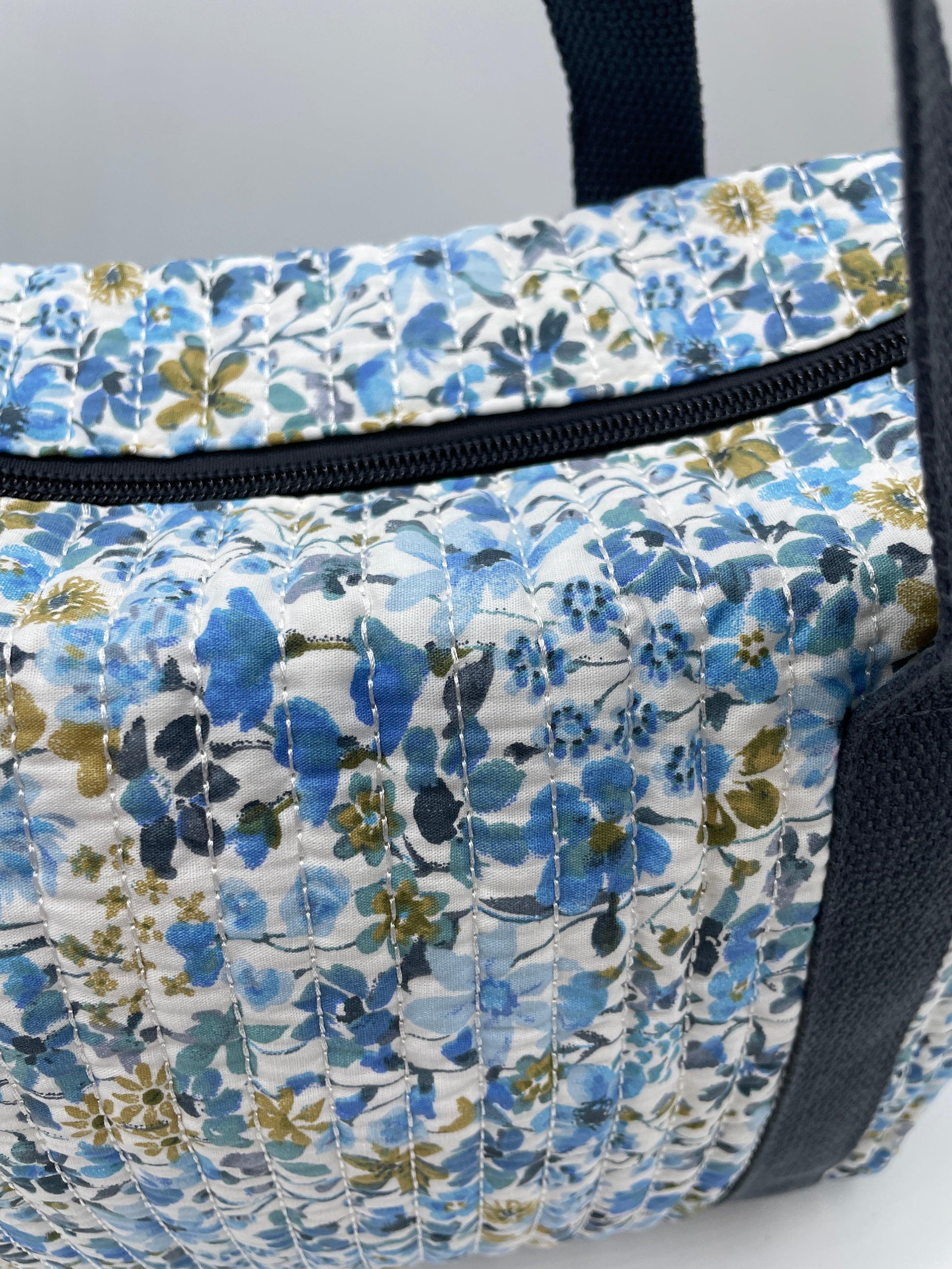 Sac week end voyage coton matelassé liberty bleu foncé - Le Petit Placard