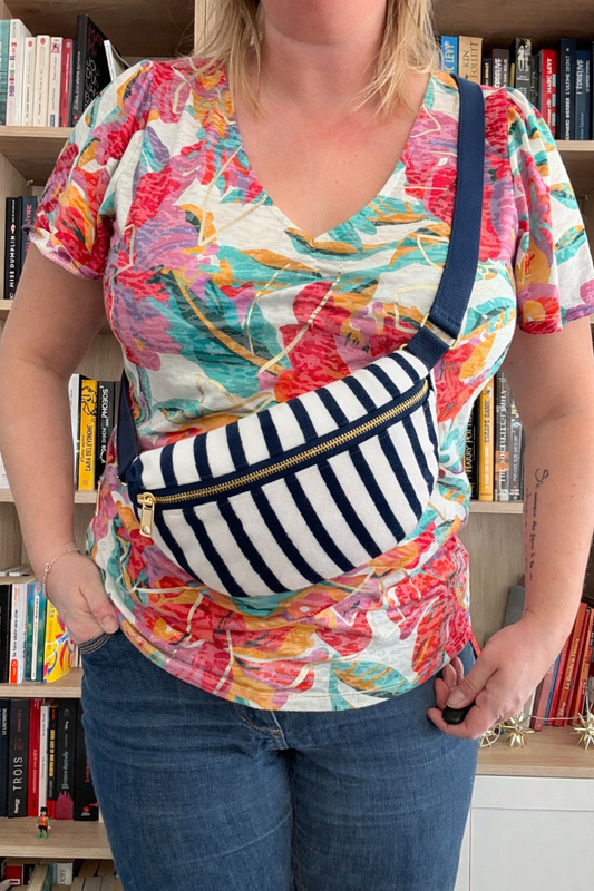 Sac Banane Tissu Rayé Marine & Blanc – Fermeture Dorée & Bandoulière Réglable