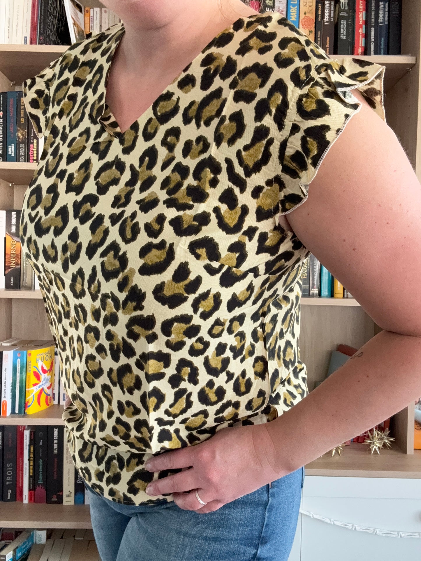 tee shirt a volant leopard vert jaune