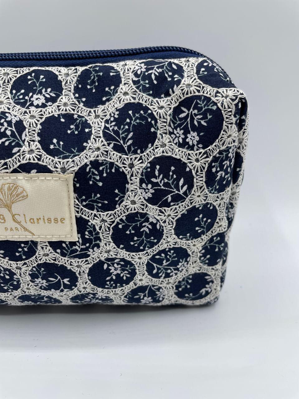 Trousse Flora en coton Jade & Clarisse motifs ronds dentelle bleu marine & blanc - Le Petit Placard