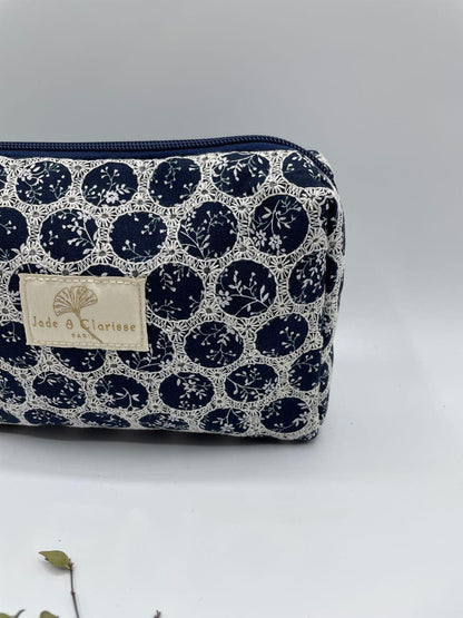 Trousse Flora en coton Jade & Clarisse motifs ronds dentelle bleu marine & blanc - Le Petit Placard