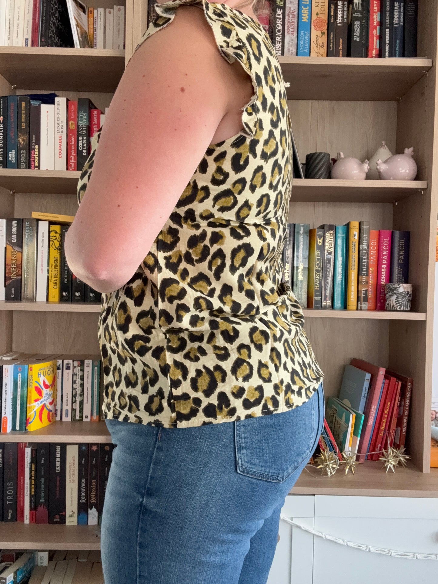 tee shirt leopard vert vue de cote